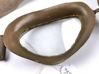 Brille für Kradmelder der Wehrmacht datiert 1943. Gummi weich, Zugband altersschwach