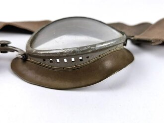 Brille für Kradmelder der Wehrmacht datiert 1943. Gummi weich, Zugband altersschwach