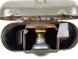 Wehrmacht Taschenlampe "Pertrix 656" Originallack, Funktion nicht geprüft