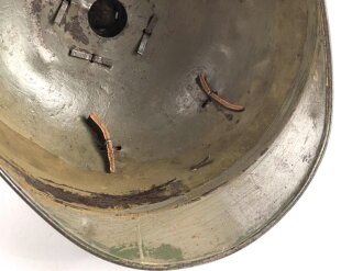 1. Weltkrieg Preußen, Ersatzpickelhaube aus Blech. war sicherlich mal komplett zerlegt, in Teilen nachlackiert, von dem Stempel halte ich nichts.