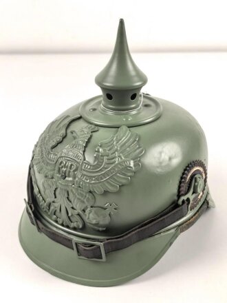 1. Weltkrieg Preußen, Ersatzpickelhaube aus Blech. leider unschlau angemalt