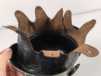 1. Weltkrieg Preußen, Ersatzpickelhaube aus Blech. leider unschlau angemalt