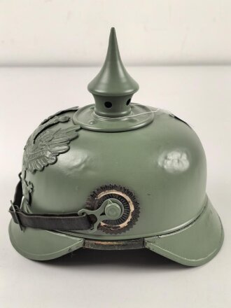 1. Weltkrieg Preußen, Ersatzpickelhaube aus Blech. leider unschlau angemalt