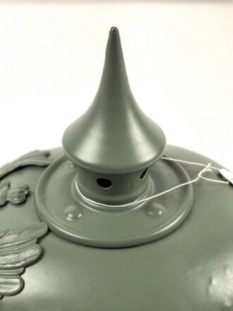 1. Weltkrieg Preußen, Ersatzpickelhaube aus Blech. leider unschlau angemalt