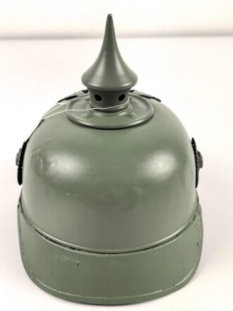 1. Weltkrieg Preußen, Ersatzpickelhaube aus Blech. leider unschlau angemalt