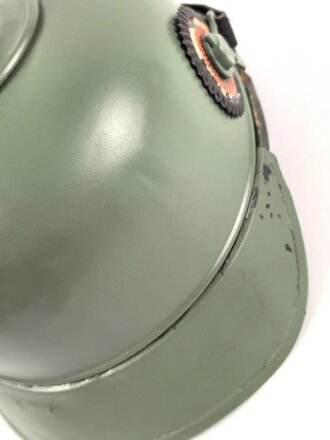 1. Weltkrieg Preußen, Ersatzpickelhaube aus Blech. leider unschlau angemalt