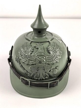 1. Weltkrieg Preußen, Ersatzpickelhaube aus Blech. leider unschlau angemalt