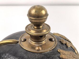 Preussen, Pickelhaube für Mannschaften der Artillerie. Höchstwahrscheinlich aus Teilen zusammengestellt