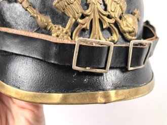 Preussen, Pickelhaube für Mannschaften der Artillerie. Höchstwahrscheinlich aus Teilen zusammengestellt