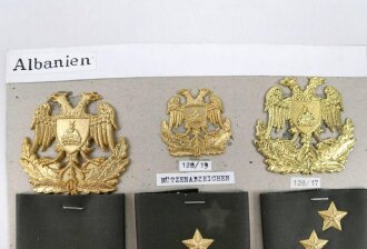 Albanien, Sammlung an Militärabzeichen