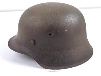 Stahlhelmglocke Wehrmacht Modell 1942. Originallack, unschlau eingeölt. Der Ring und die Nieten original verbaut, Glockengrösse 64