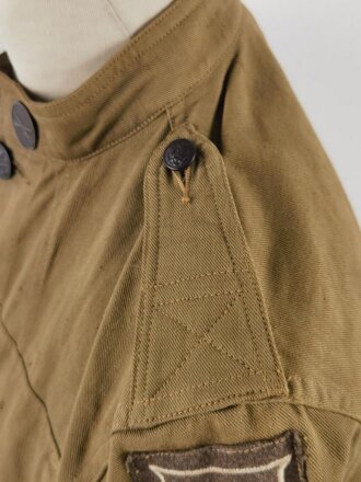 U.S. WWI AEF tunic, dated 1917. Soldier was a part of 80th Infantry Division , which saw heavy action in the Somme Offensive of 1918 and in the Meuse, Argonne area. Overseas twice.