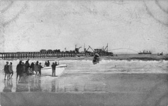 Postkarte, Deutsch Südwestafrika "Pier von Swakopmund mit Brandungsbooten", in den Ecken Abdrücke aus Album