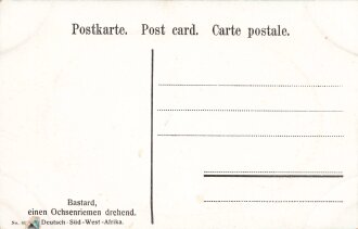 Postkarte, Deutsch Südwestafrika "Bastard, einen Ochsenriemen drehend", in den Ecken Abdrücke aus Album, defekt