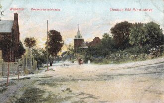 Postkarte, Deutsch Südwestafrika "Windhuk Gouvernemenststrasse", in den Ecken Abdrücke aus Album