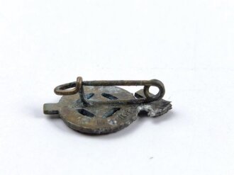 Hitler Jugend, Miniatur Leistungsabzeichen in Bronze, an der Spitze fehlt ein Stück, Größe 21 mm