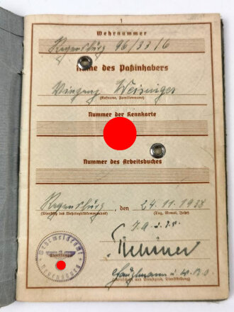 Wehrpaß Heer, ausgestellt am 24.11.1938 bei...