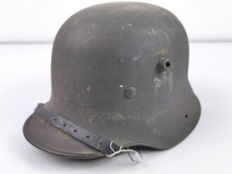 Stahlhelm Modell 1916. Bei der Wehrmacht weiterverwendet....