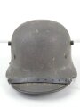 Stahlhelm Modell 1916. Bei der Wehrmacht weiterverwendet. Hersteller Si 66, ungereinigtes Stück