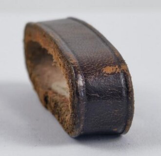 Schieber für ein Zweidornkoppel für Offiziere der Wehrmacht, Innenmaß 46mm, dunkelbraunes Leder