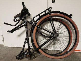 Fallschirmjäger Klappfahrrad Wehrmacht. Restauriertes Stück in gutem Gesamtzustand, extem selten. Die Frachtkosten bitte anfragen, nur Speditionsversand möglich