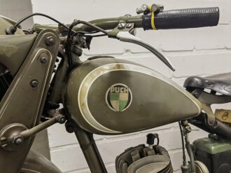 Steyr Daimler Puch AG, 125ccm Motorrad Baujahr 1941. Originale Wehrmachtslackierung, neuzeitlich lediglich der Komet am Schutzblech ergänzt.