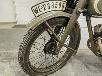 Steyr Daimler Puch AG, 125ccm Motorrad Baujahr 1941. Originale Wehrmachtslackierung, neuzeitlich lediglich der Komet am Schutzblech ergänzt.