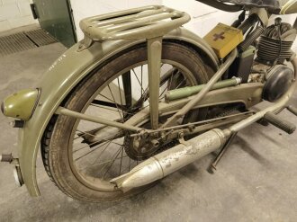 Steyr Daimler Puch AG, 125ccm Motorrad Baujahr 1941. Originale Wehrmachtslackierung, neuzeitlich lediglich der Komet am Schutzblech ergänzt.