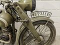 Steyr Daimler Puch AG, 125ccm Motorrad Baujahr 1941. Originale Wehrmachtslackierung, neuzeitlich lediglich der Komet am Schutzblech ergänzt.