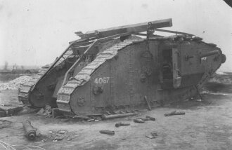 1. Weltkrieg Foto  abgeschossenenr englischer Tank, 14  x...