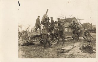 1. Weltkrieg Foto  "Feuerstellung auf Lastkraftwagen...