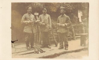 1. Weltkrieg Foto Deutsche und Österreichische Handgranaten in der Stellung, 14 x 8,5 cm