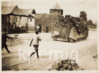 1. Weltkrieg Foto  "Sturmpanzerwagen A7V" Rückseitig Beschriftet "Champien Juni 1917", 11,5 x 8,5 cm