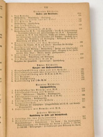 "Der Dienstunterricht im Heere, Ausgabe für den Schützen der Schützenkompanie" datiert 1940, 332 Seiten