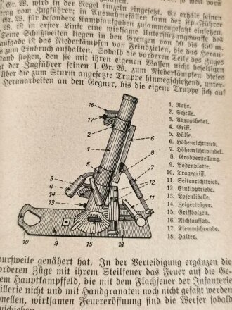 "Der Dienstunterricht im Heere, Ausgabe für den Schützen der Schützenkompanie" datiert 1940, 332 Seiten