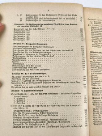 "Hilfsbuch für den Hauptfeldwebel" datiert 1942, 269 Seiten, DIN A5, Stockflecken