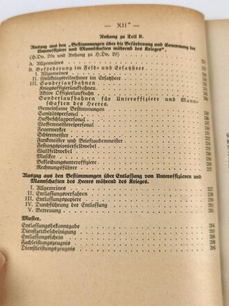 "Hilfsbuch für den Hauptfeldwebel" datiert 1942, 269 Seiten, DIN A5, Stockflecken