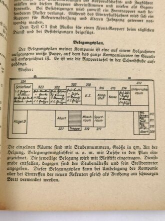 "Hilfsbuch für den Hauptfeldwebel" datiert 1942, 269 Seiten, DIN A5, Stockflecken