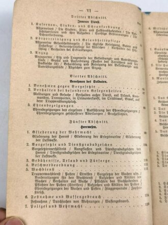 "Der Dienst-Unterricht im Heere, Ausgabe für den Gewehr und I.M.G.Schützen" datiert 1937/1938, 296 Seiten, DIN A 5, gebraucht