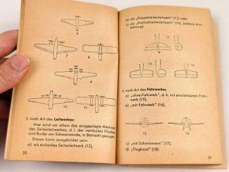 "Deutsche, Italienische, Britisch - Amerikanische und Sowjetische Kriegsflugzeuge" datiert 1943, 166 Seiten, DIN A 6,  gebraucht