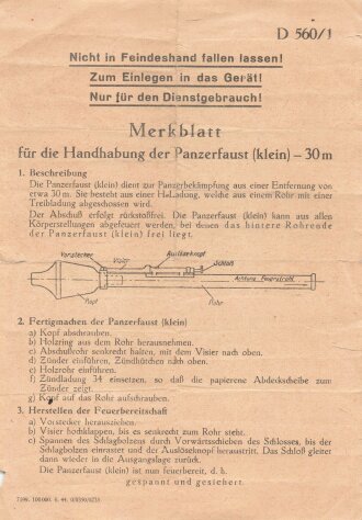 D 560/1 "Merkblatt für die Handhabung der Panzerfaust (klein) - 30m", datiert 1943, DIN A5, stark gebraucht