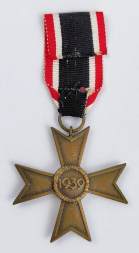 Kriegsverdienstkreuz 2. Klasse 1939 , Buntmetall. Das Band ist eine neuzeitliche Anfertigung