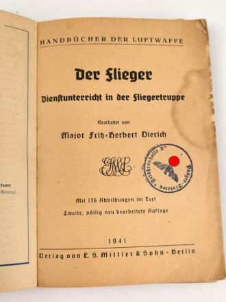 Handbuch der Luftwaffe"Der Flieger", datiert 1941, 248 Seiten, DIN A5, stark gebraucht