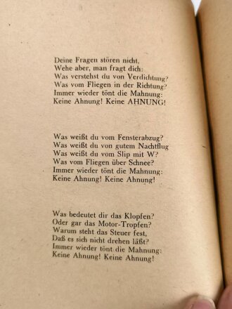 "Die Fliegerschule AB-Lustiges Handbuch über anfängliches Fliegen" datiert 1942, 80 Seiten, DIN A5,  gebraucht