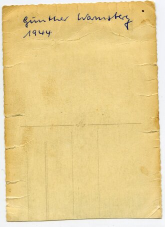 Studioaufnahme eines Angehörigen der Luftwaffe, Maße: 9 x 12,5 cm, defekt, datiert 1944