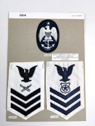 U.S. Navy, Sammlung Ärmelabzeichen, auf Karton getackert