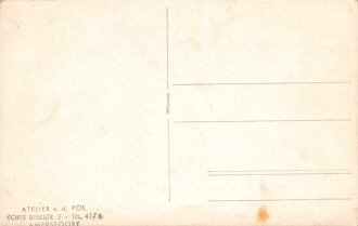 Niederlande, Studioaufnahme eines Angehörigen der Waffen SS mit Totenkopfkragenspiegel, Maße: 8,5 x 13,5 cm, aufgenommen in Amersfoort