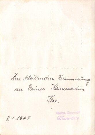 Studioaufnahme eines Angehörigen der Waffen SS, Maße: 10,5 x 15 cm, mit Widmung datiert 1945