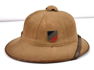 Afrikakorps Tropenhelm, wohl für Angehörige der Kriegsmarine ( innen grün)  Hersteller " C.Pose Wehrausrüstungen Berlin"  Kopfgrösse 57, getragenes Stück