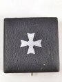 Kriegsverdienstkreuz 1. Klasse im Etui. Buntmetall, Hersteller 50 für Karl Geschiermeister, Wien